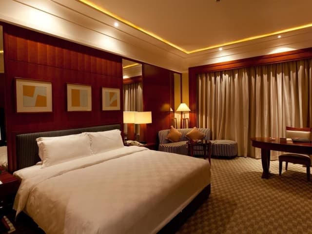 Deluxe Queen Room