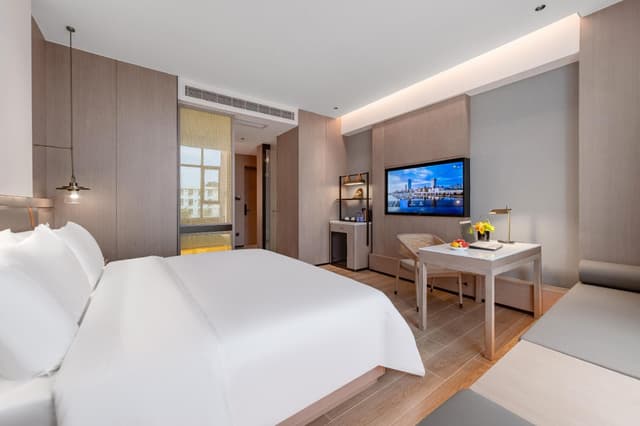 Huazhu - Deluxe Bed Room