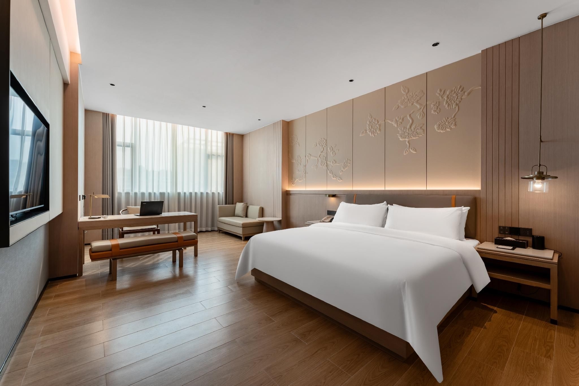 โรงแรมเลคไซด์ (Lakeside Hotel)4
