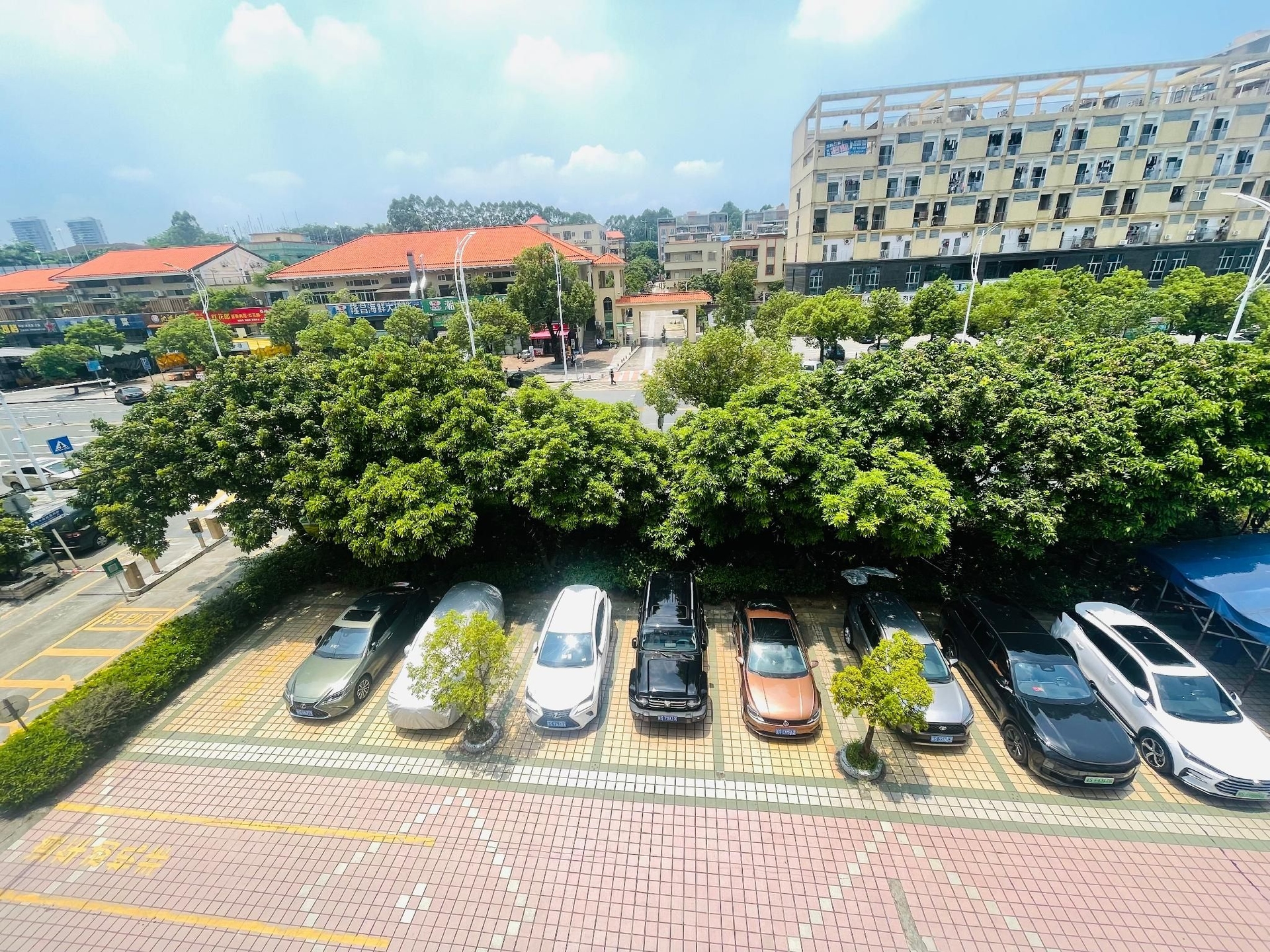 โรงแรมเลคไซด์ (Lakeside Hotel)1
