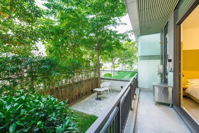 COURTYARD VIEW QUEEN ROOM