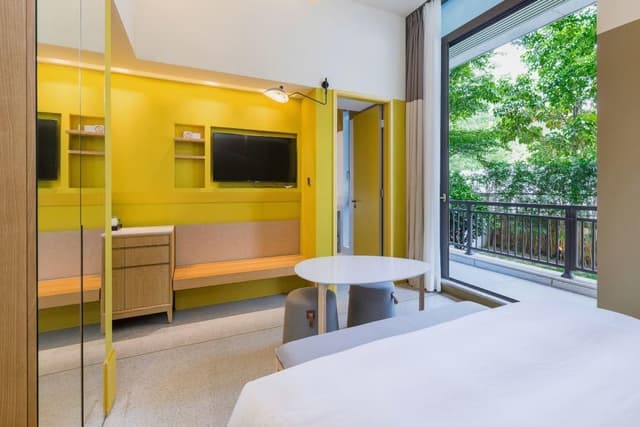 Premier Courtyard Twin Room