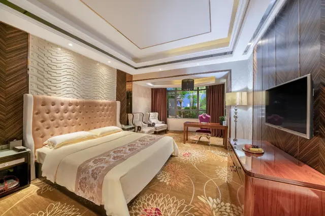 Boutique Queen Room