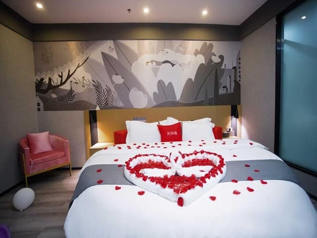 Custom Round Bed Room