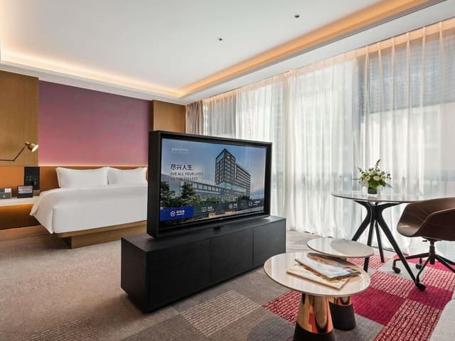 Suite, 1 King Bed (Privilege)