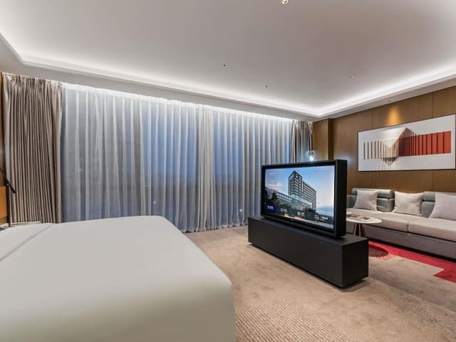 Suite, 1 King Bed (Privilege)