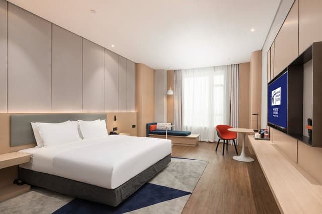 Standard Room, 1 King Bed (Extra Floor Space)