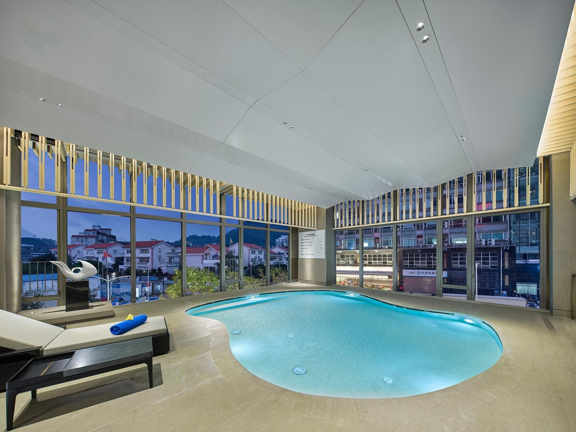 อินเตอร์คอนติเนนตัล ดงกวน (Intercontinental Dongguan)1