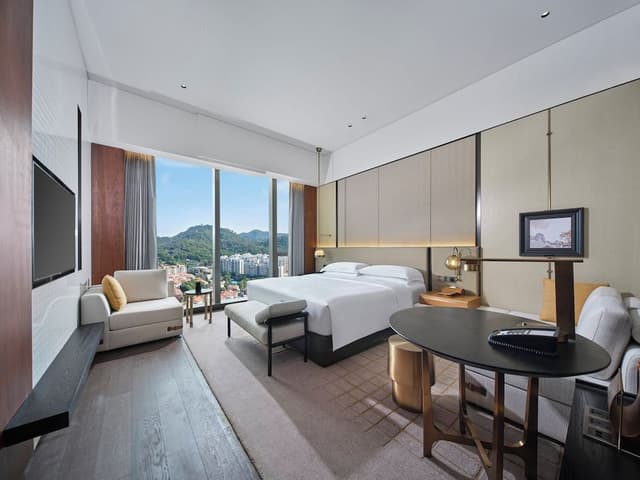 Classic Room, 1 King Bed, Club Lounge Access (High Floor)