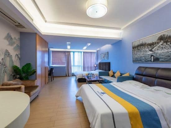 Family-friendly Family Room