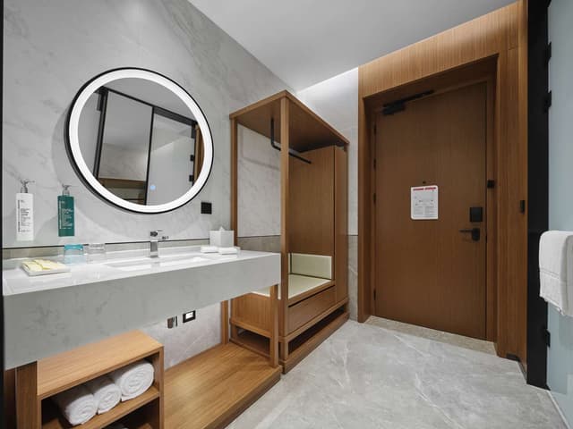 KING GUEST ROOM