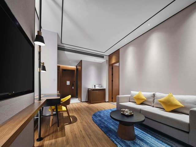 KING DELUXE SUITE