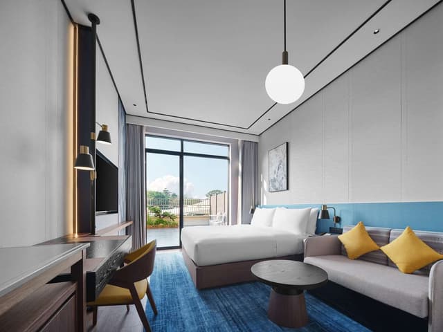 KING DELUXE ROOM