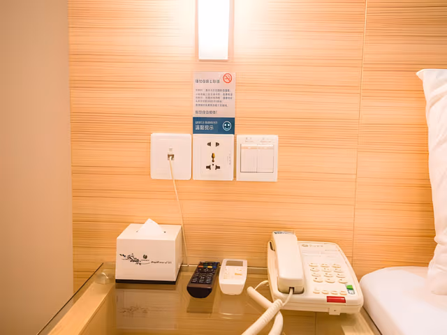 Stand Queen Room