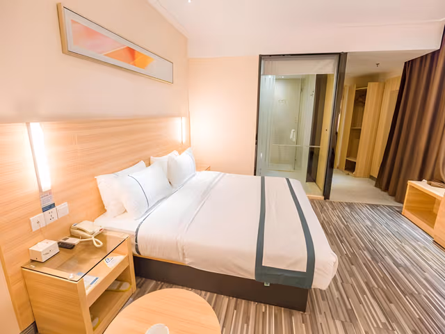 Business Queen Room