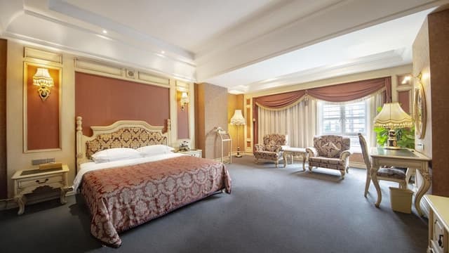 Deluxe Suite