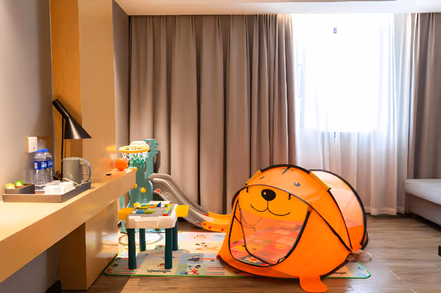 Dossen - Family Room