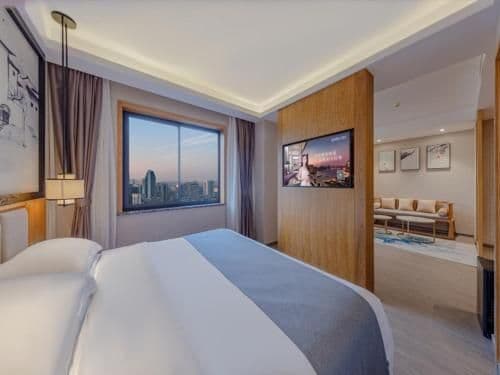 Deluxe Suite