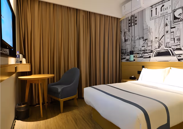 Business Queen Room