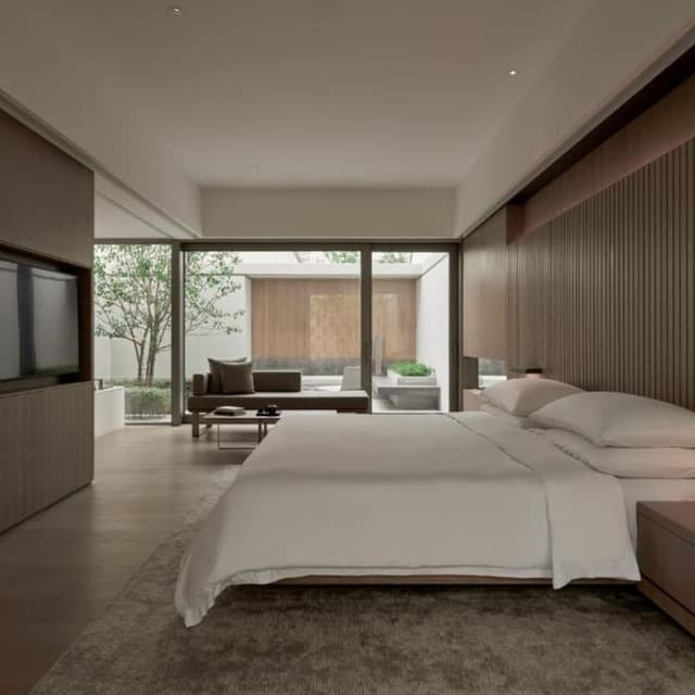 1 King Bed Garden View