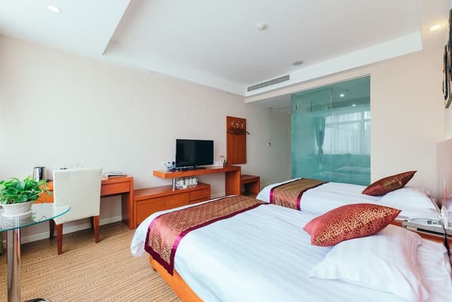 Deluxe Suite