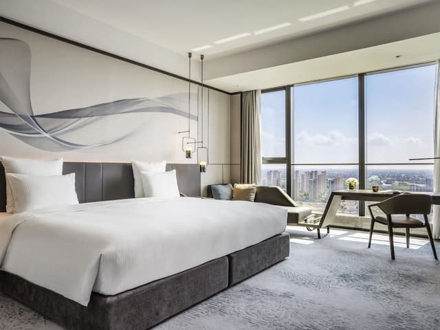 Premium Room, 1 King Bed, Club Lounge Access, Lake View (Executive, High Floor)