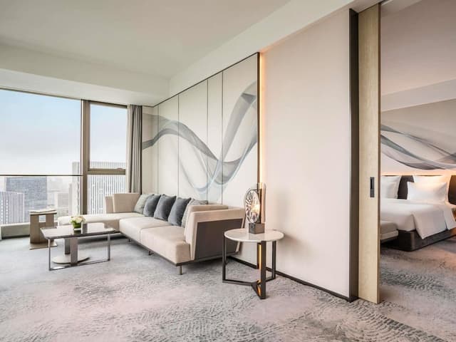 Executive Suite, 1 King Bed, Club Lounge Access, City View (High Floor)
