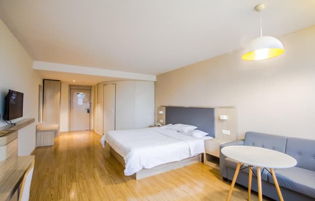 Huazhu - Superior T Bed Room
