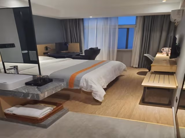 GTI - 1 Bed Room, Electronic Sports, 1 Computer