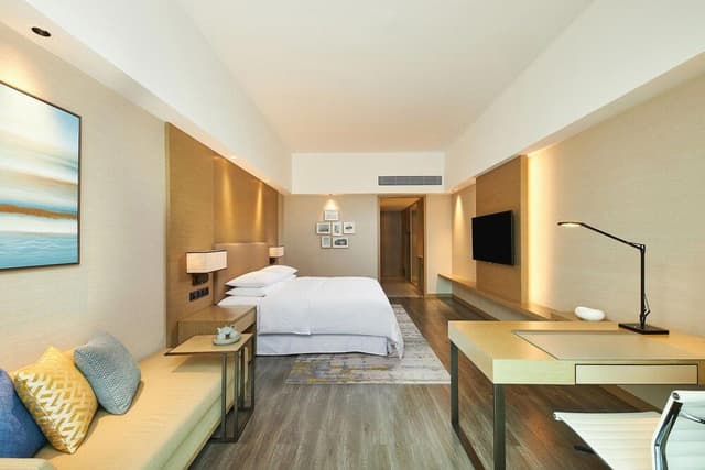 Executive Room, 1 King Bed, City View, Executive Level (City View)