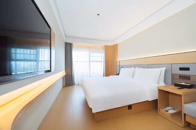 Huazhu - Room With Bed