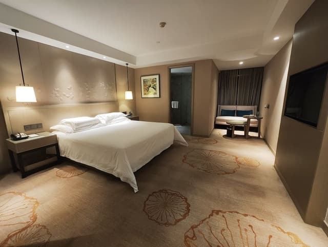 Sunshine King Bed Room