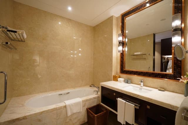 Deluxe River View King Room