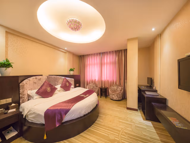 Round Bed Room