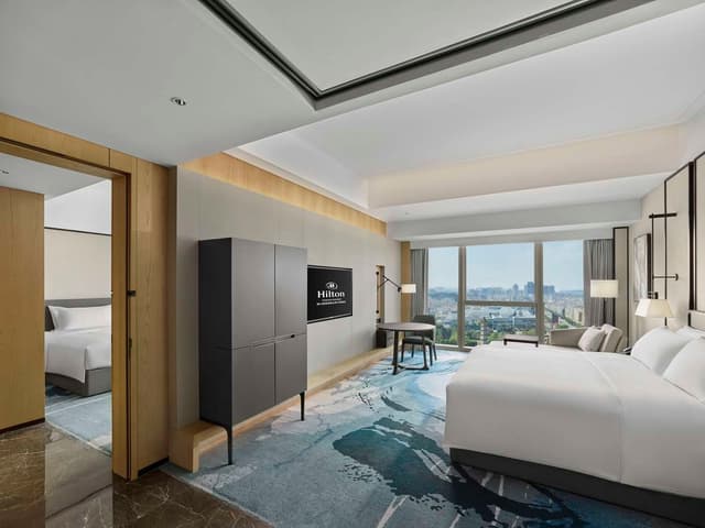 KING DELUXE ROOM