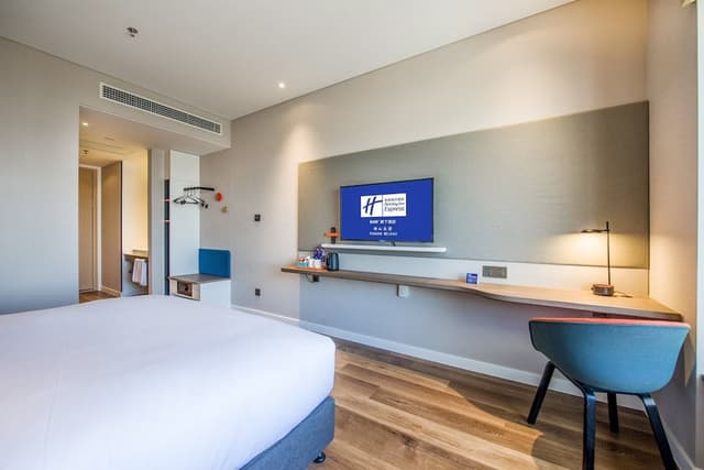Standard Room, 1 King Bed