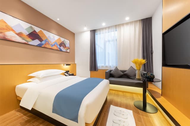 Warm Queen Room