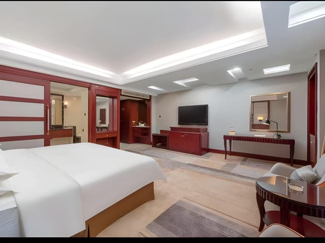 Standard Queen Room (No Window)