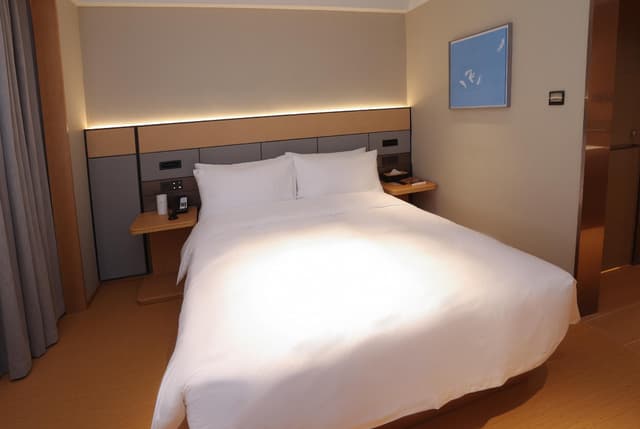 Huazhu - Superior BedRoom