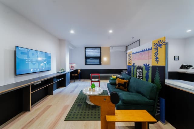 Deluxe Plus Queen Room