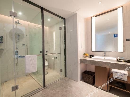 Business Suite Room