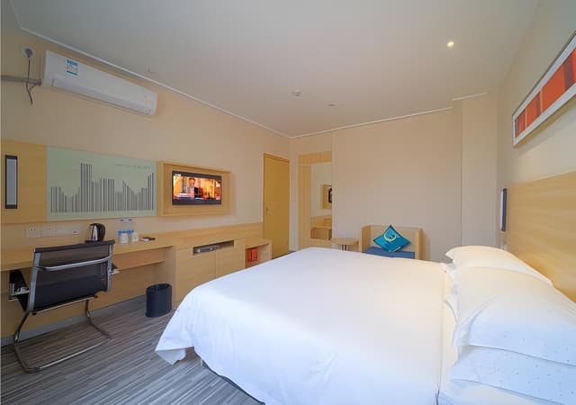 Business Queen Room