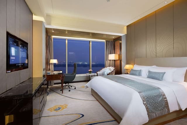 Deluxe King Room, River View, Smoking