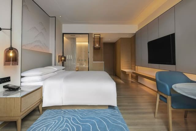 Superior Room, 1 King Bed, City View