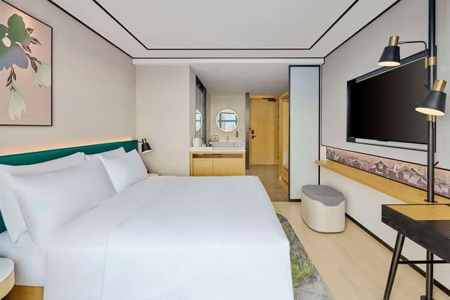 KING GUEST ROOM