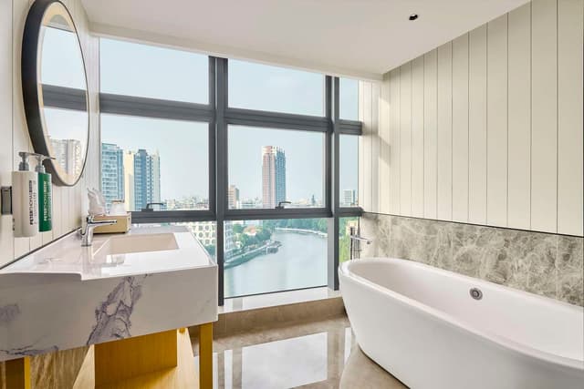 KING DELUXE SUITE