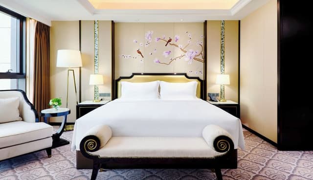 Deluxe River View King Room