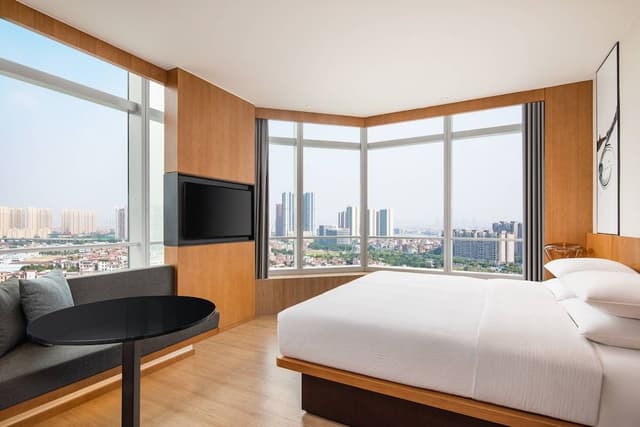 Suite, 1 King Bed, City View