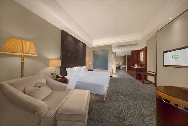 Suite, 1 King Bed (Living, Dining, Meeting)