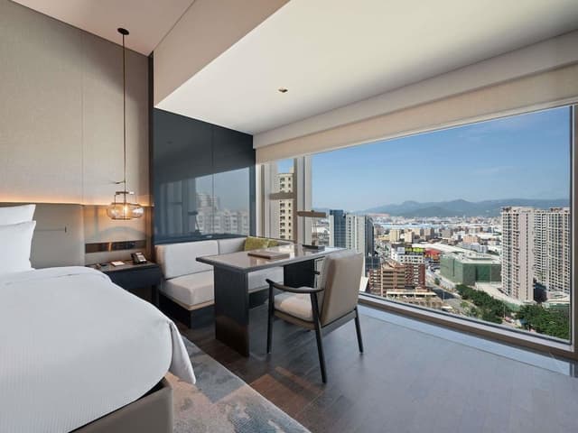 Superior Room, 1 King Bed, City View